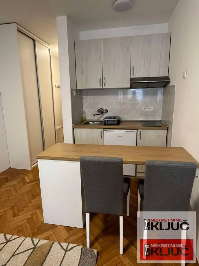 Izdavanje, garsonjera, 24m², Bulevar Oslobodjenja, Novi Sad Sve Podlokacije