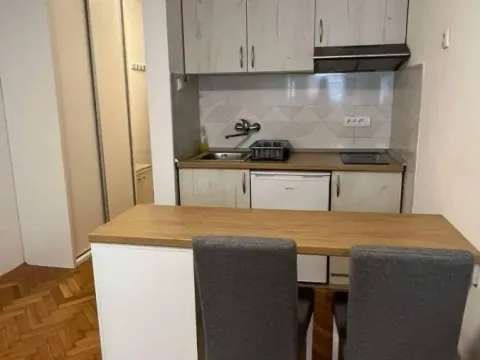 Izdavanje, garsonjera, 24m², Bulevar Oslobodjenja, Novi Sad Sve Podlokacije - image 4