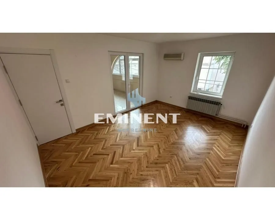 Izdavanje, četvorosoban stan, 140m², Vojvode Vlahovica, Beograd