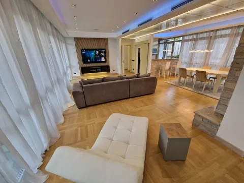 Izdavanje, četvorosoban stan, 148m², Savski Venac, Beograd - image 2