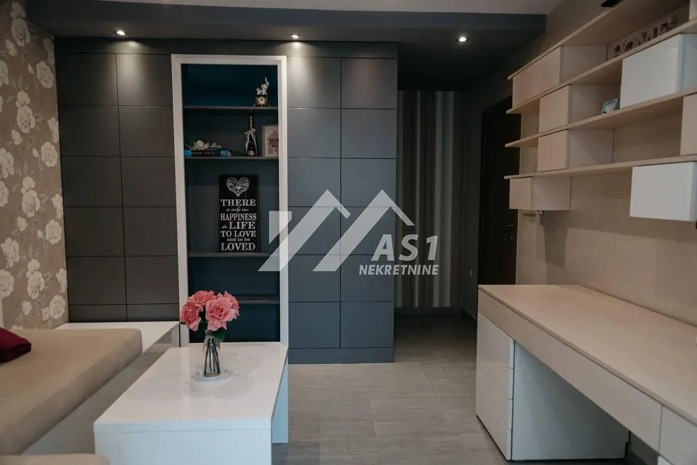 Izdavanje, četvorosoban stan, 120m², Lipov gaj, Novi Sad Sve Podlokacije