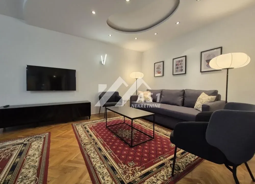 Izdavanje, trosoban stan, 92m², Centar, Novi Sad