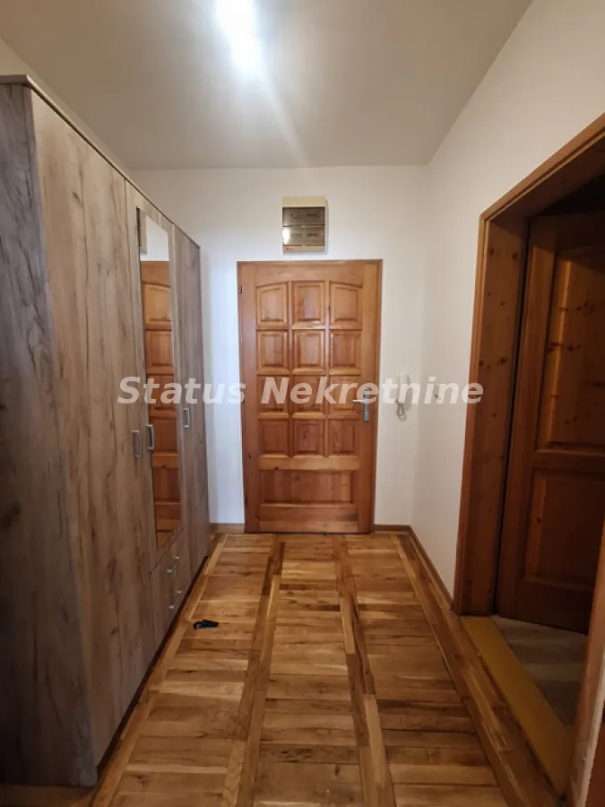 Izdavanje, garsonjera, 26m², Bulevar Oslobodjenja, Novi Sad Sve Podlokacije