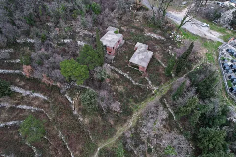 Pogled iz vazduha na zemljište sa dva nedovršena objekta. - image 21