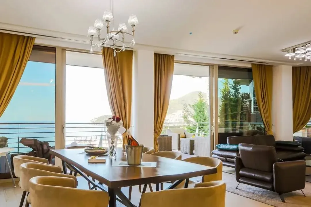 Rent, two bedroom apartment, 182m², Dukley Gardens, Budva