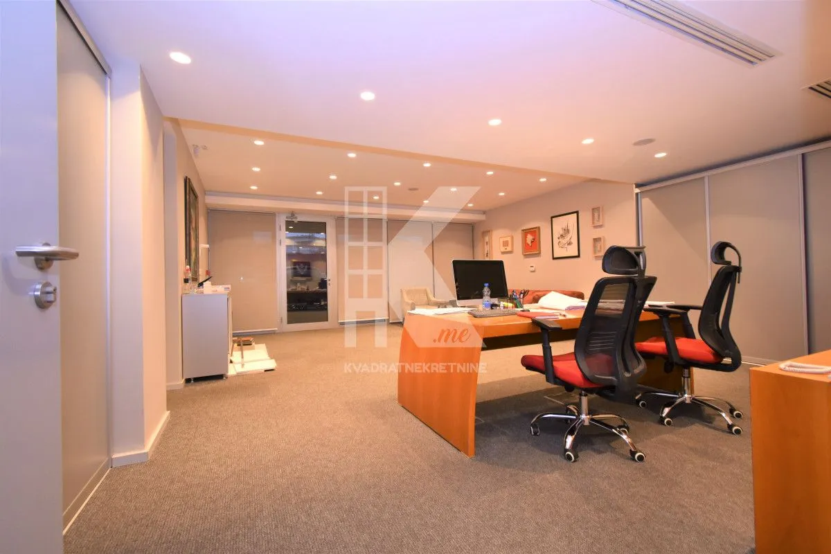Rent, office space, 177m², City Kvart, Podgorica