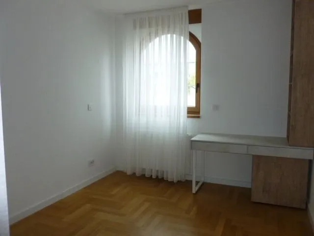 Izdavanje, trosoban stan, 77m², Stari grad, Novi Sad