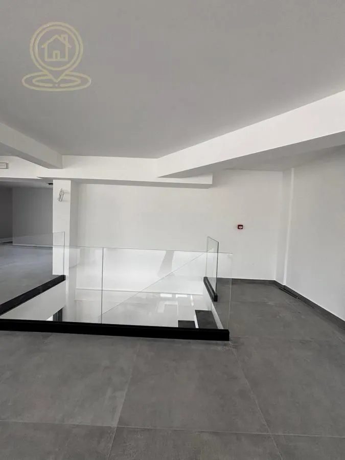 Rent, office space, 550m², Medijana, Niš