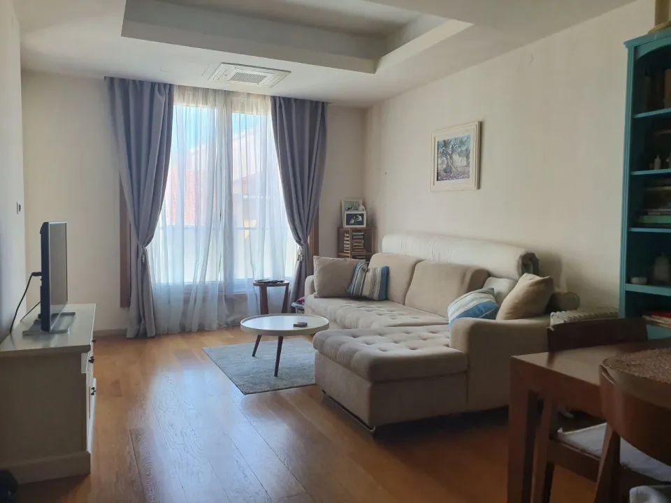 Izdavanje, jednosoban stan, 50m², Centar, Budva