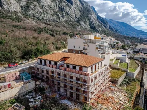 Prodaja, dvosoban stan, 65m², Dobrota, Kotor - image 1
