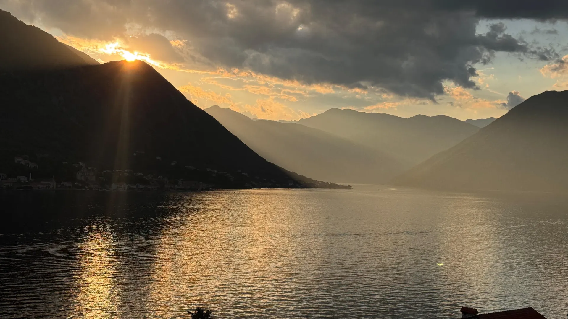 Prodaja, dvosoban stan, 85m², Dobrota, Kotor