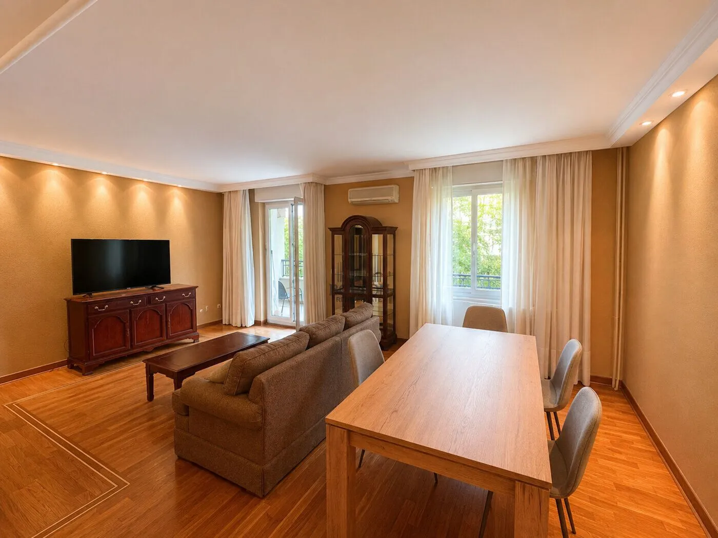 Rent, four bedroom apartment, 101m², Vračar, Šid
