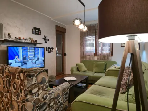 Sale, two bedroom apartment, 70m², Stari Aerodrom, Podgorica - image 3