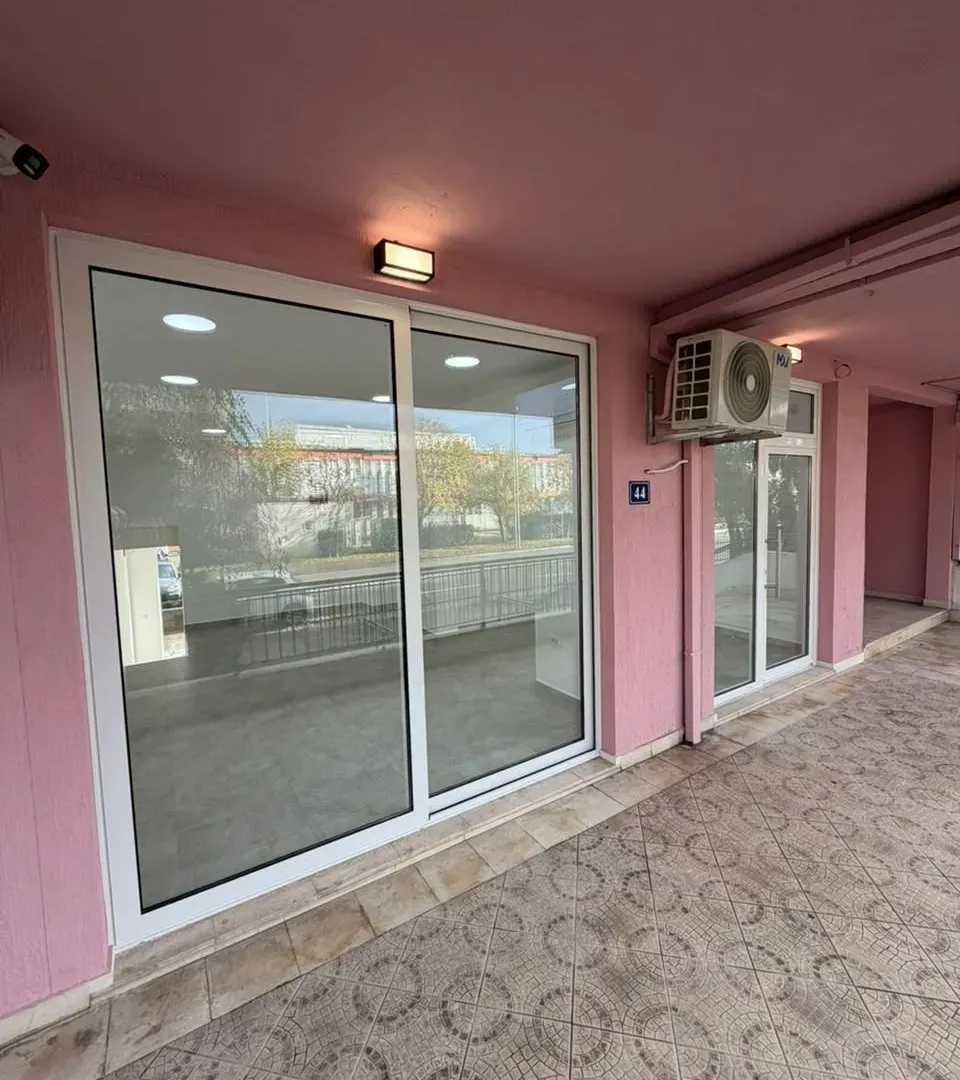 Izdavanje, poslovni prostor, 57m², Krivi Most, Podgorica