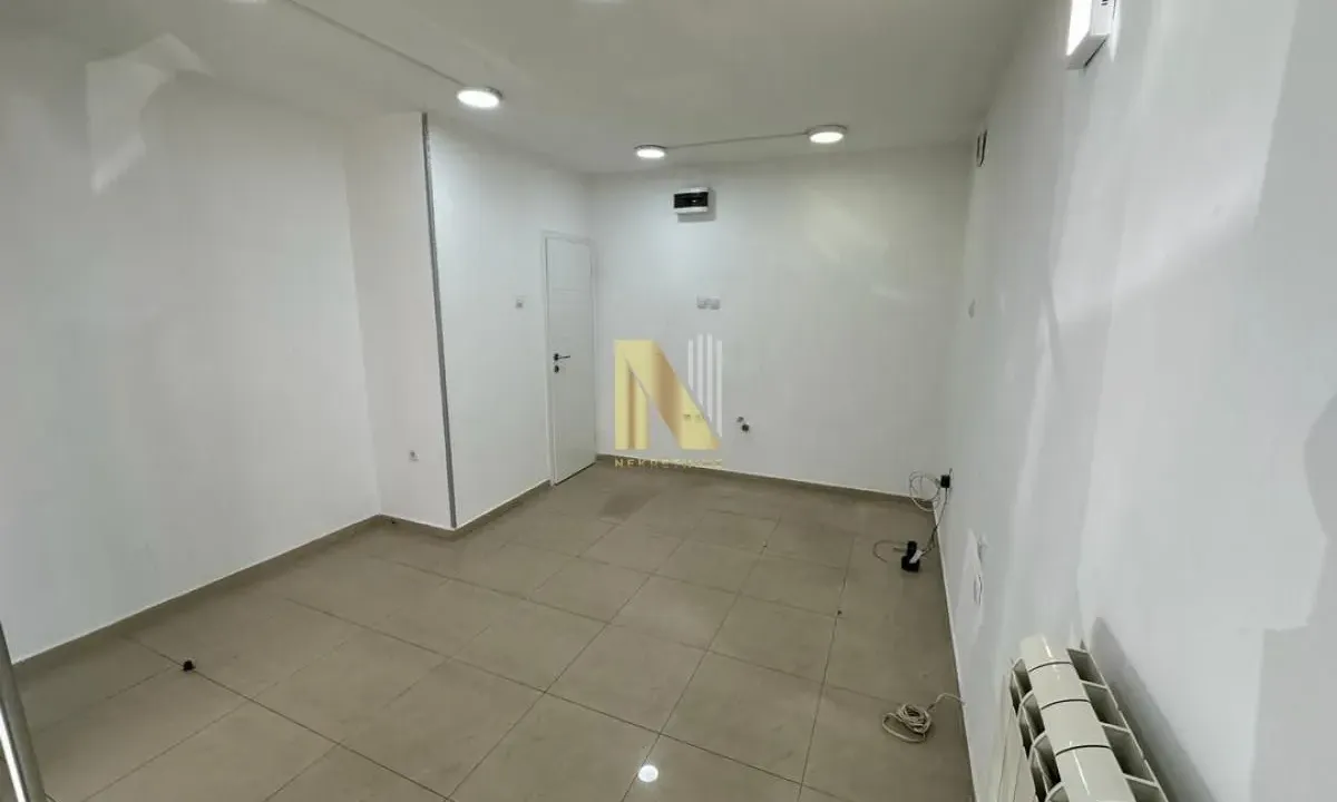 Izdavanje, poslovni prostor, 16m², Centar, Novi Sad