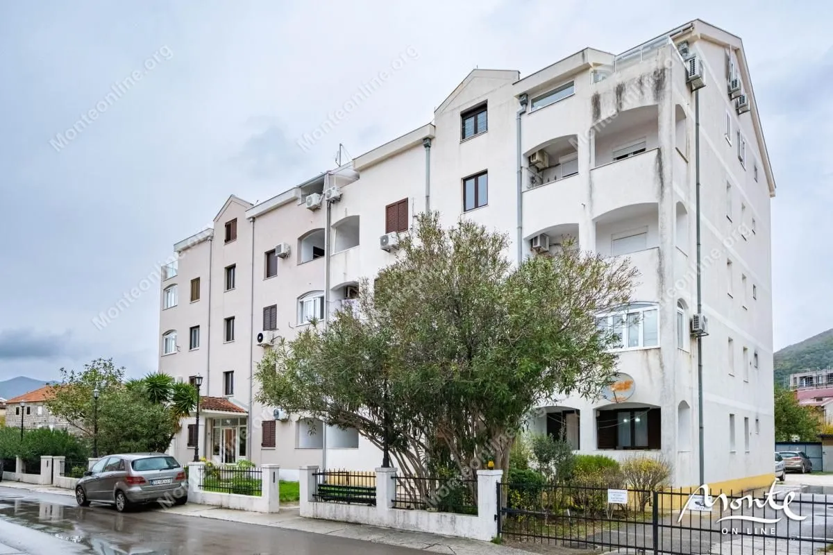Prodaja, trosoban stan, 63m², Tivat, Crna Gora