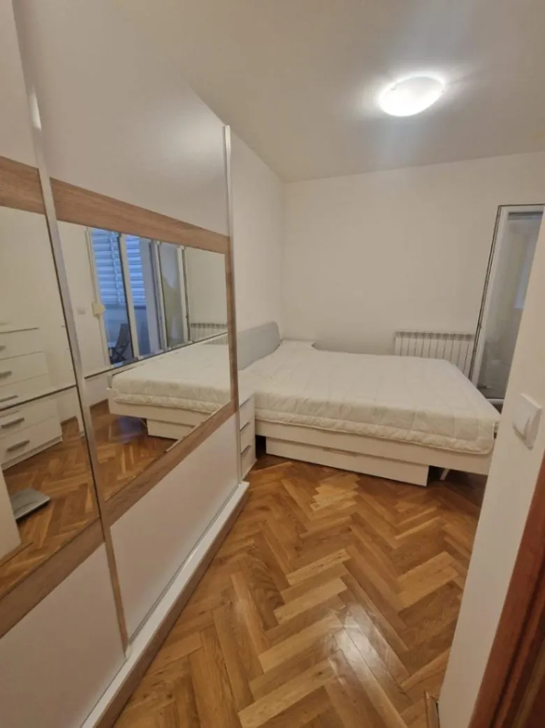 Prodaja, dvosoban stan, 76m², Centar, Bar