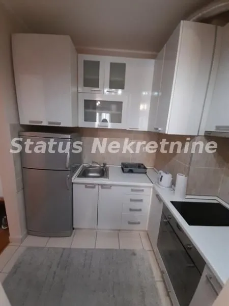 Izdavanje, trosoban stan, 60m², Centar, Novi Sad