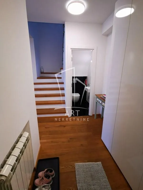 Sale, four bedroom apartment, 135m², Lipov Lad, Zvezdara Sve Podlokacije