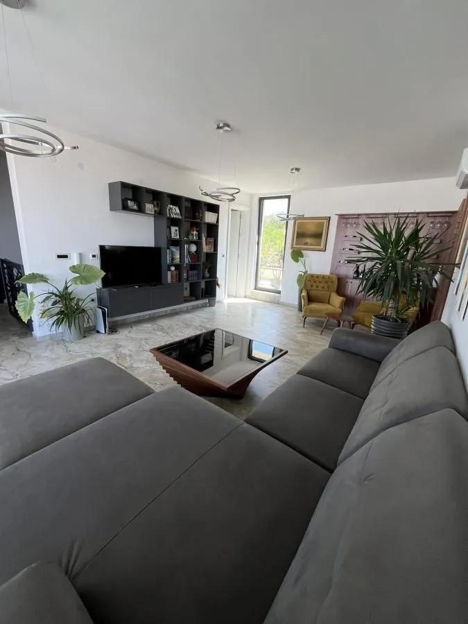 Prodaja, stan, 145m², Sremska Kamenica, Petrovaradin