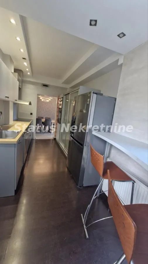 Izdavanje, četvorosoban stan, 116m², Novi Sad, Srbija