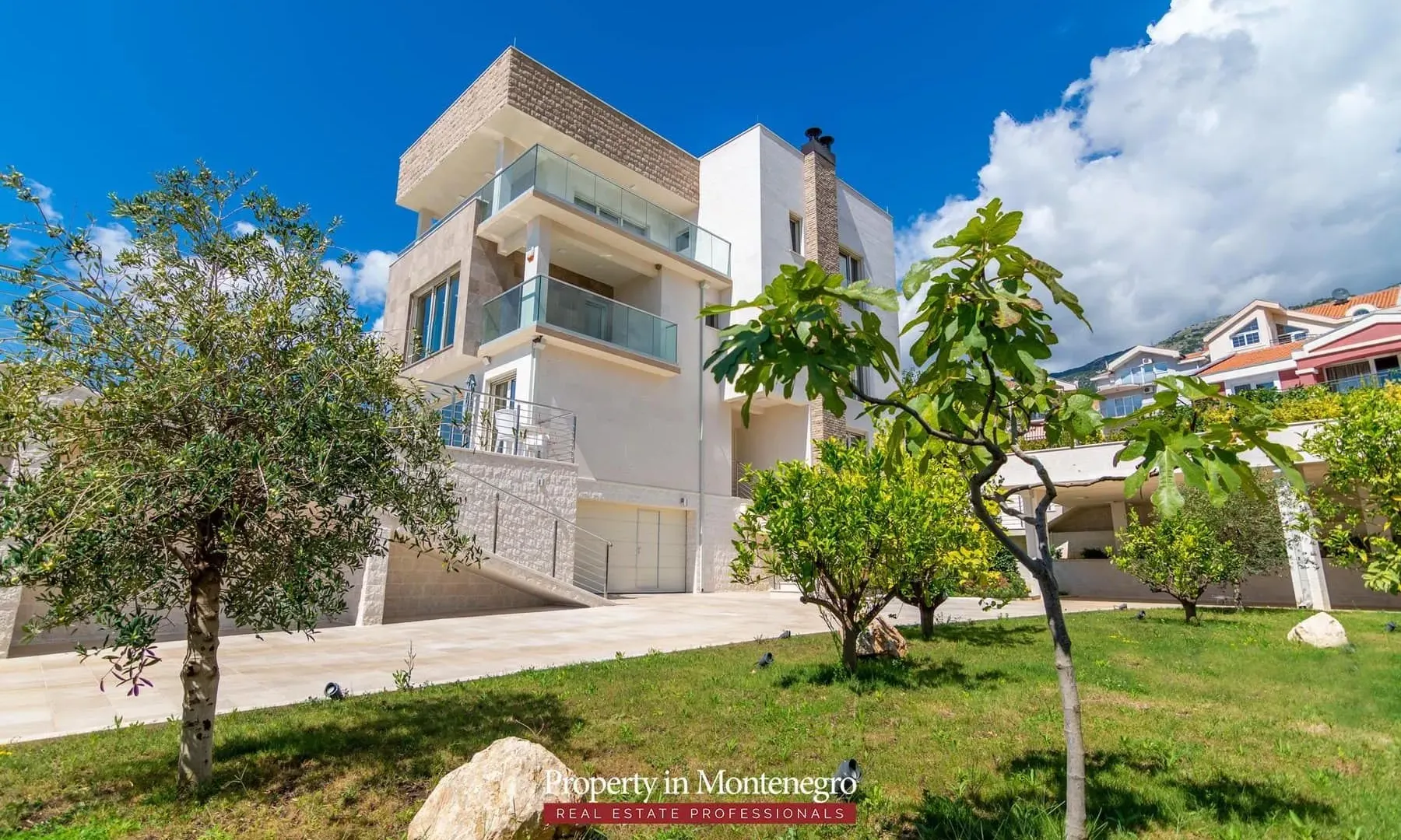 Sale, house, 400m², Bečići, Budva