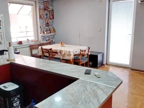 Sale, three bedroom apartment, 82m², Zvezdara Sve Podlokacije, Beograd