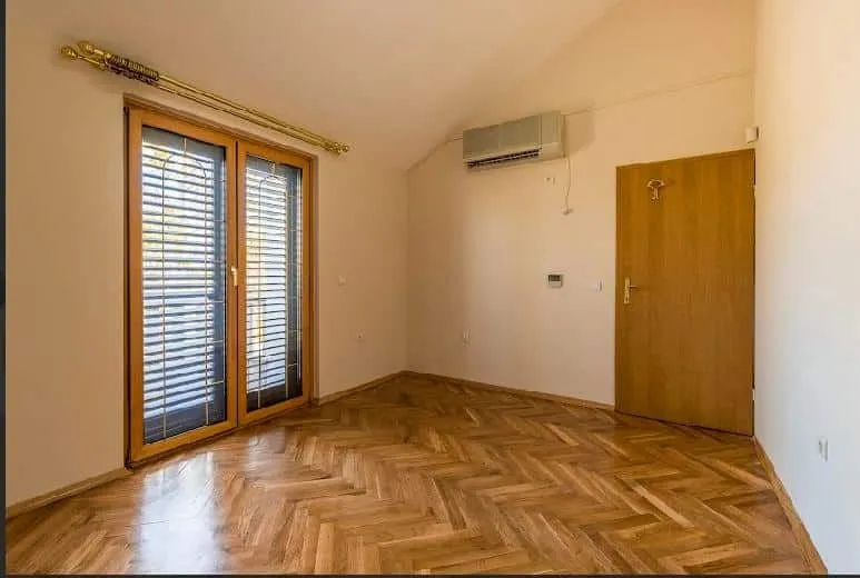 Izdavanje, kuća, 370m², Zabjelo, Podgorica