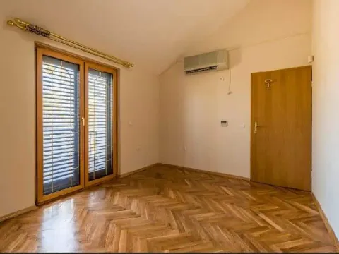 Izdavanje, kuća, 370m², Zabjelo, Podgorica - image 9