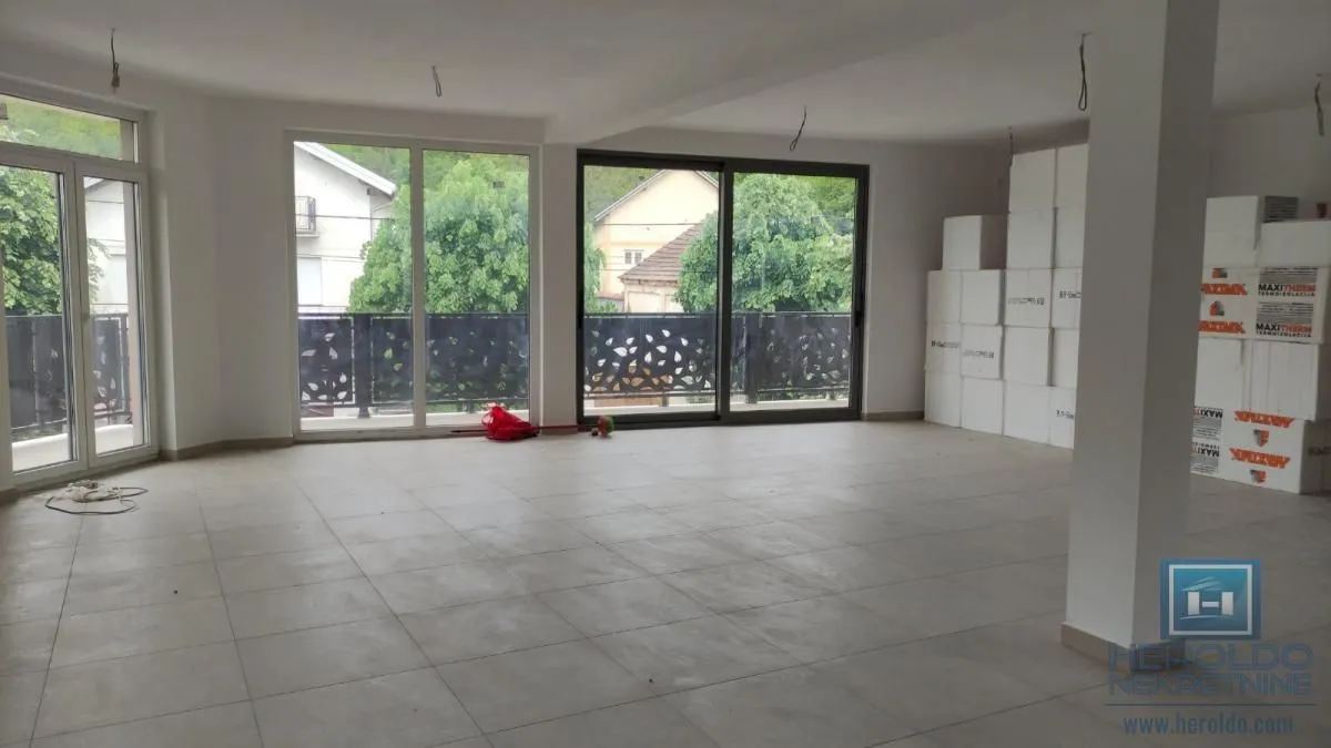 Rent, office space, 140m², Centar, Leskovac