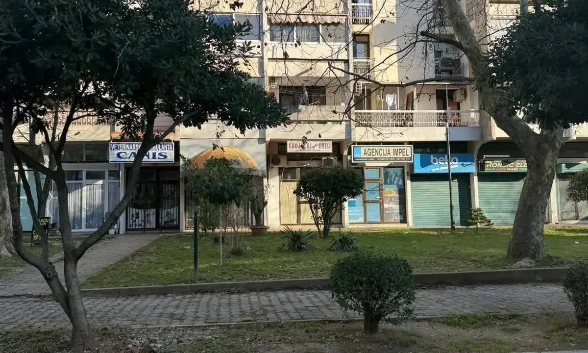 Prodaja, dvosoban stan, 61m², Centar, Bar