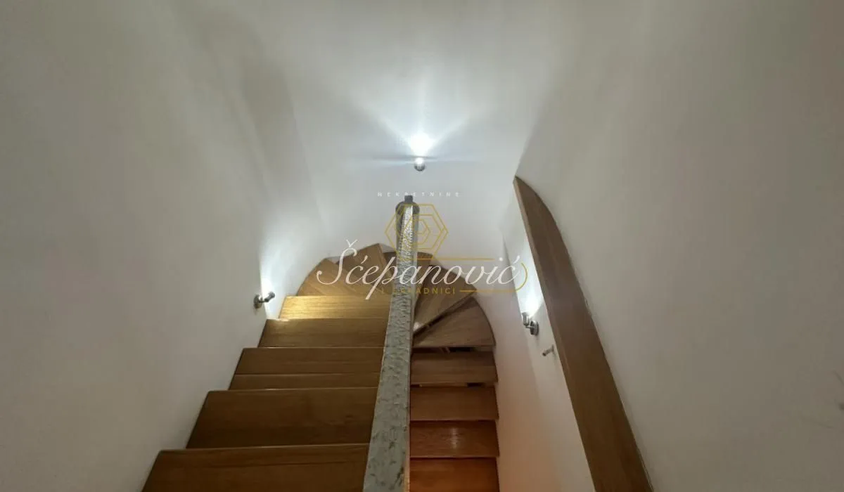 Prodaja, četvorosoban stan, 151m², Centar, Novi Sad