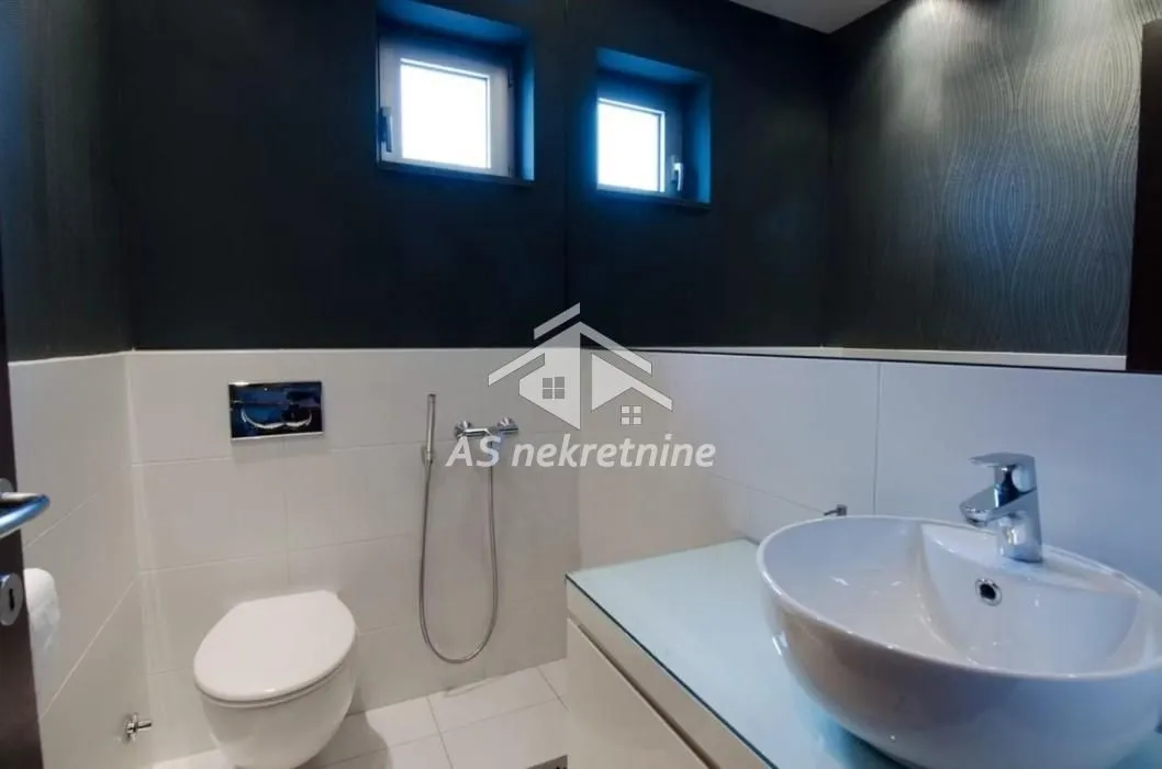 Izdavanje, stan, 160m², Crveni Krst, Beograd