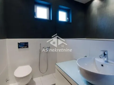 Izdavanje, stan, 160m², Crveni Krst, Beograd - image 27