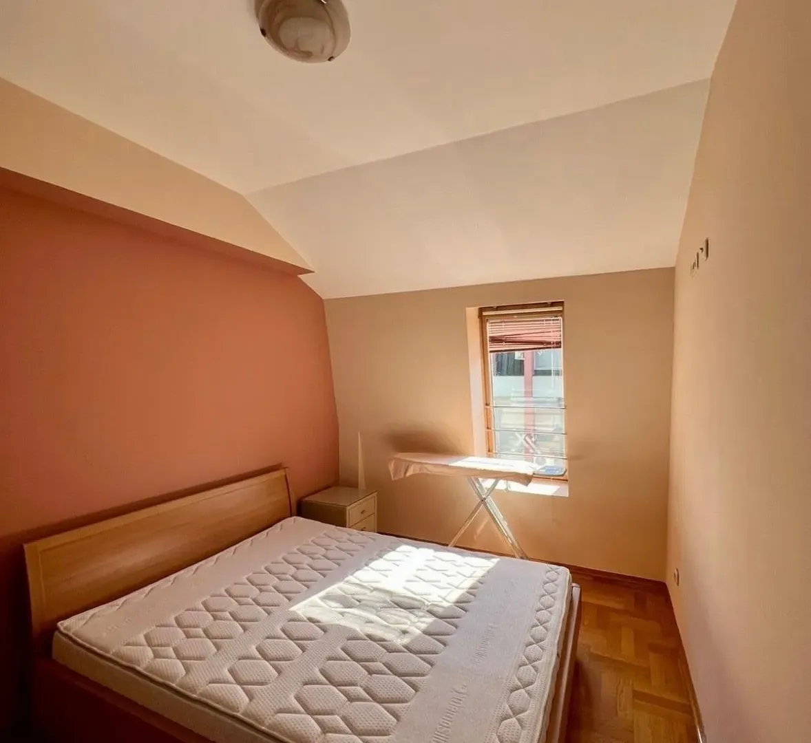 Izdavanje, jednosoban stan, 54m², Krivi Most, Podgorica