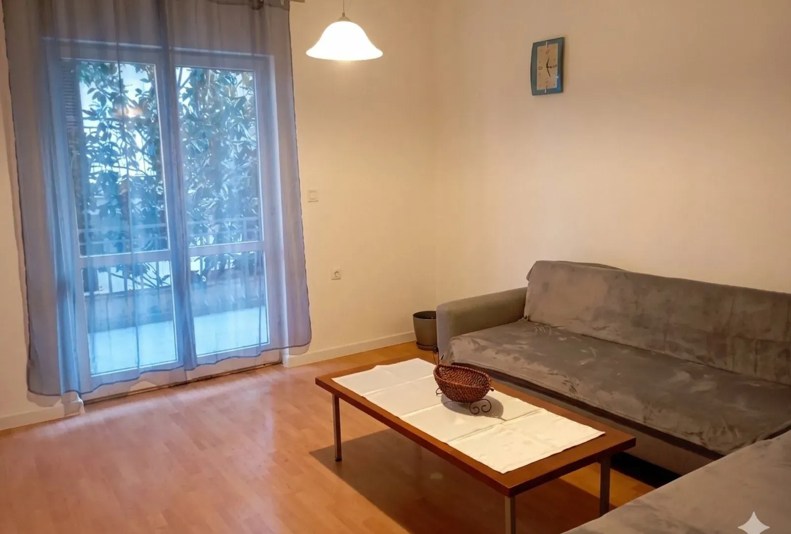 Izdavanje, dvosoban stan, 80m², Đenovići, Herceg Novi