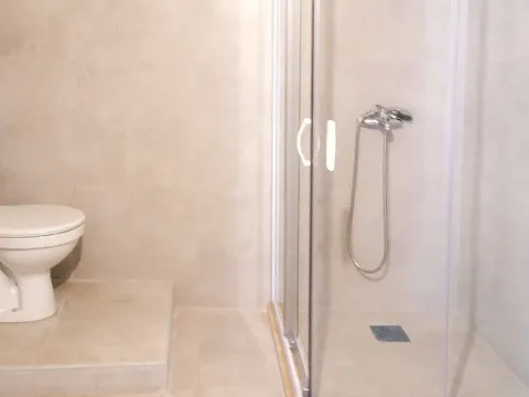 Izdavanje, dvosoban stan, 80m², Centar, Podgorica - image 4