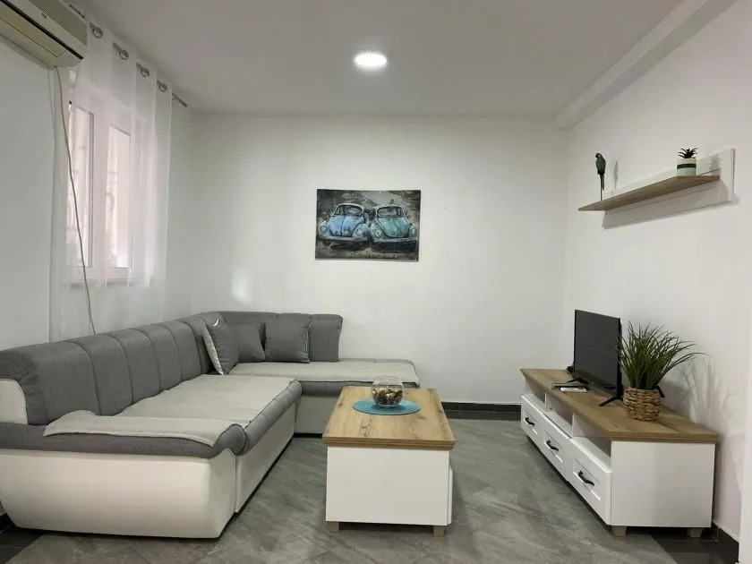 Rent, one bedroom apartment, 42m², Podkošljun, Budva