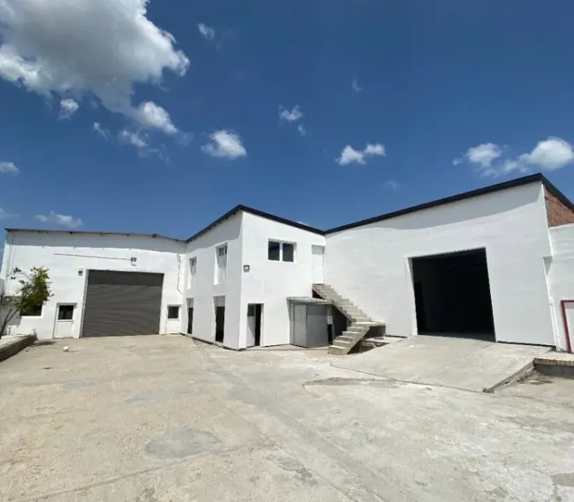 Izdavanje, poslovni prostor, 1700m², Ovča, Palilula Sve Podlokacije