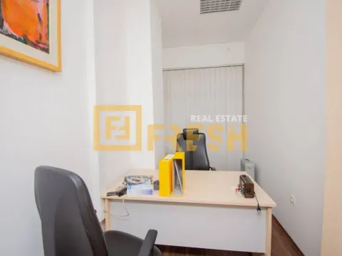 Izdavanje, poslovni prostor, 135m², Gintaš, Podgorica - image 20