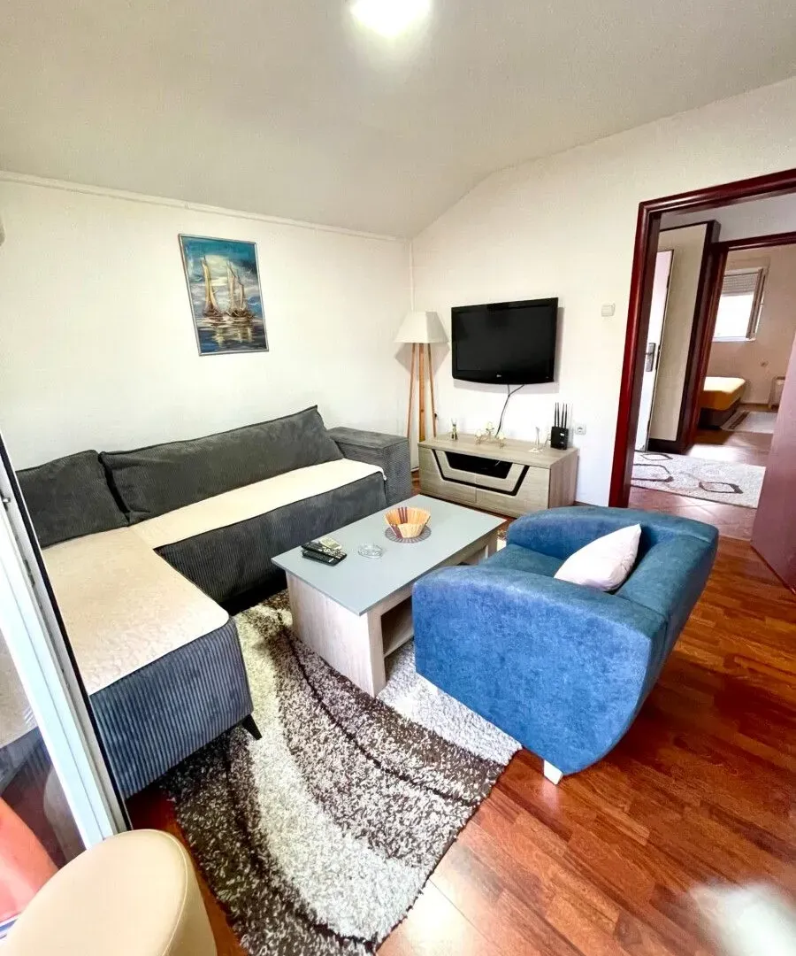 Izdavanje, dvosoban stan, 70m², Gornja Gorica, Podgorica