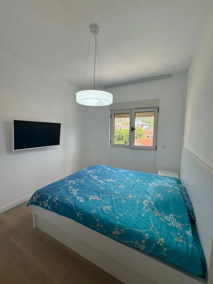 Rent, three bedroom apartment, 90m², Bečići, Budva