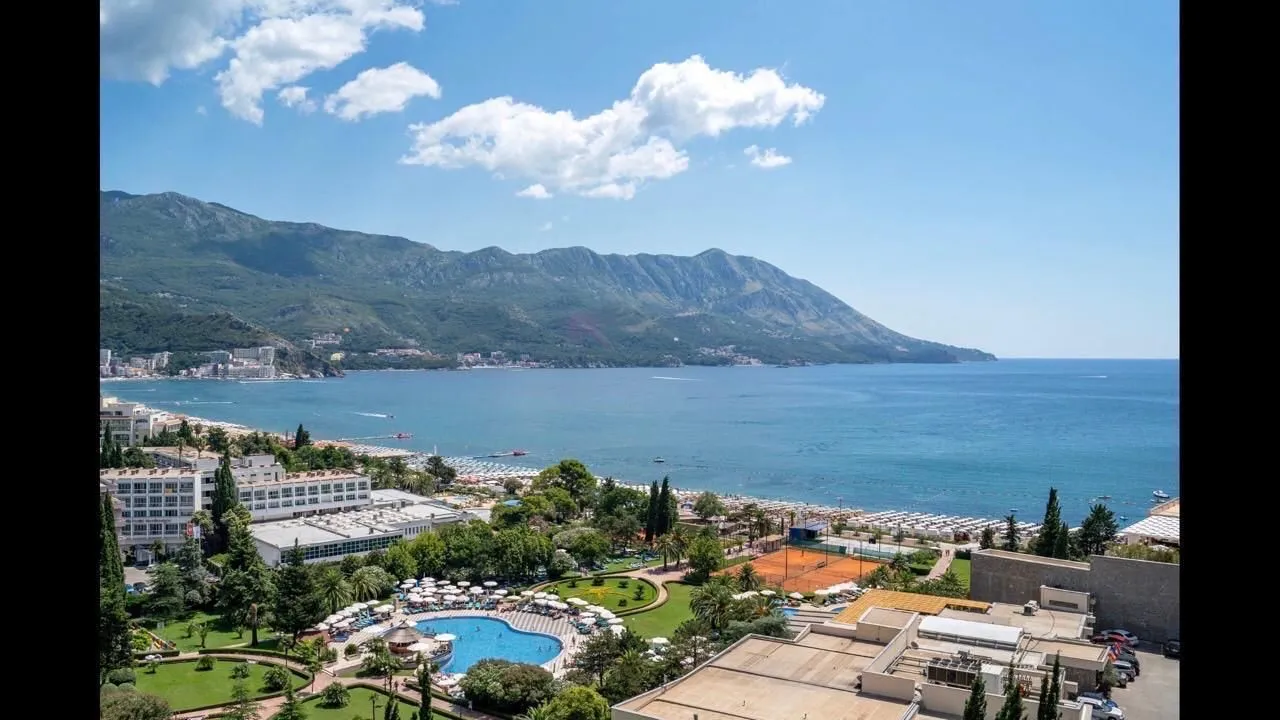 Rent, three bedroom apartment, 150m², Dukley Gardens, Budva