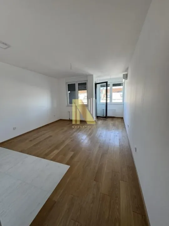 Rent, studio apartment, 33m², Bulevar Oslobodjenja, Novi Sad Sve Podlokacije