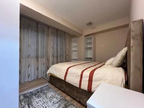 Izdavanje, trosoban stan, 94m², Pejton, Podgorica - image 6