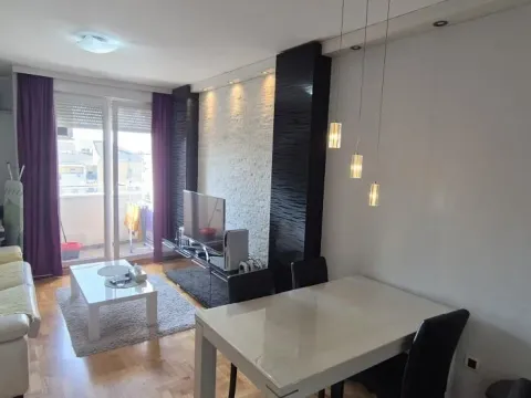 Stan in Bulevar Evrope