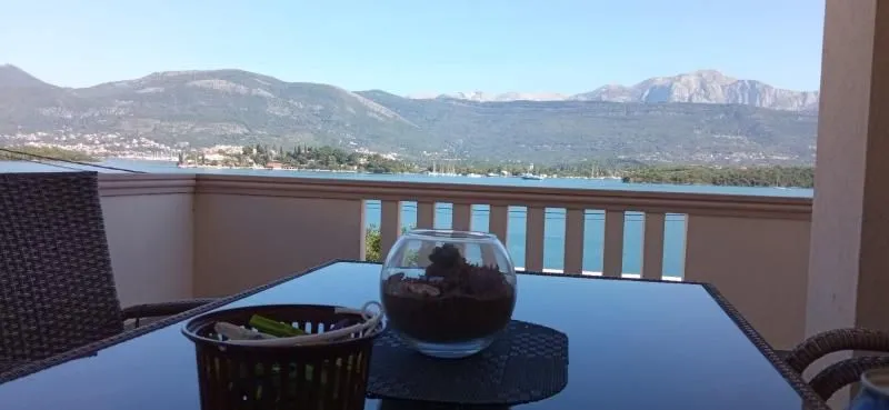 Prodaja, kuća, 580m², Đuraševići, Tivat