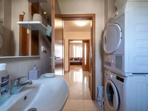 Sale, two bedroom apartment, 76m², Budva, Crna Gora - image 18