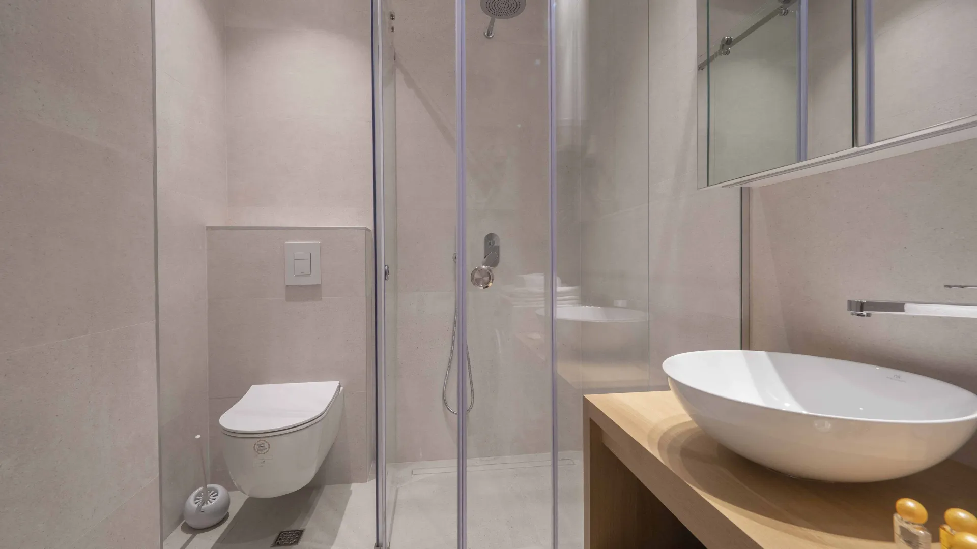 Izdavanje, dvosoban stan, 80m², Gospoština, Budva
