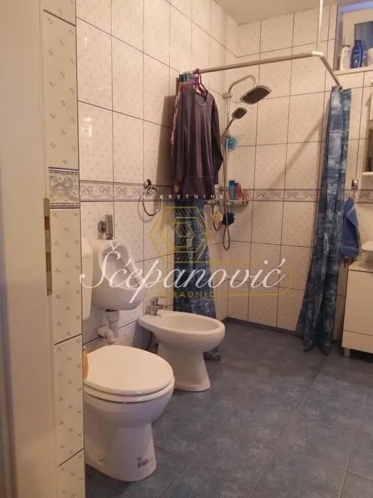 Prodaja, kuća, 360m², Veternik, Novi Sad Sve Podlokacije